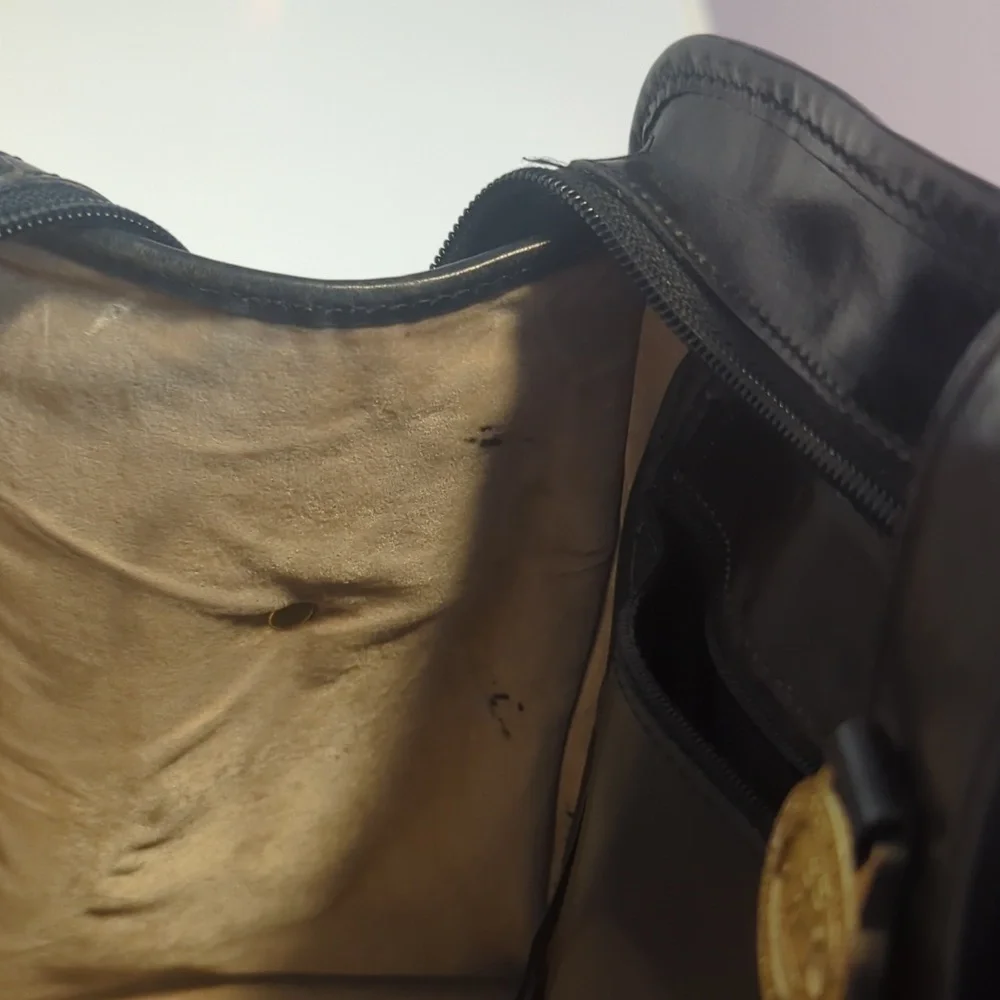 Vintage Brahmin Black Leather Crocodile-Embossed Handbag With Strap - Picture 10 of 11